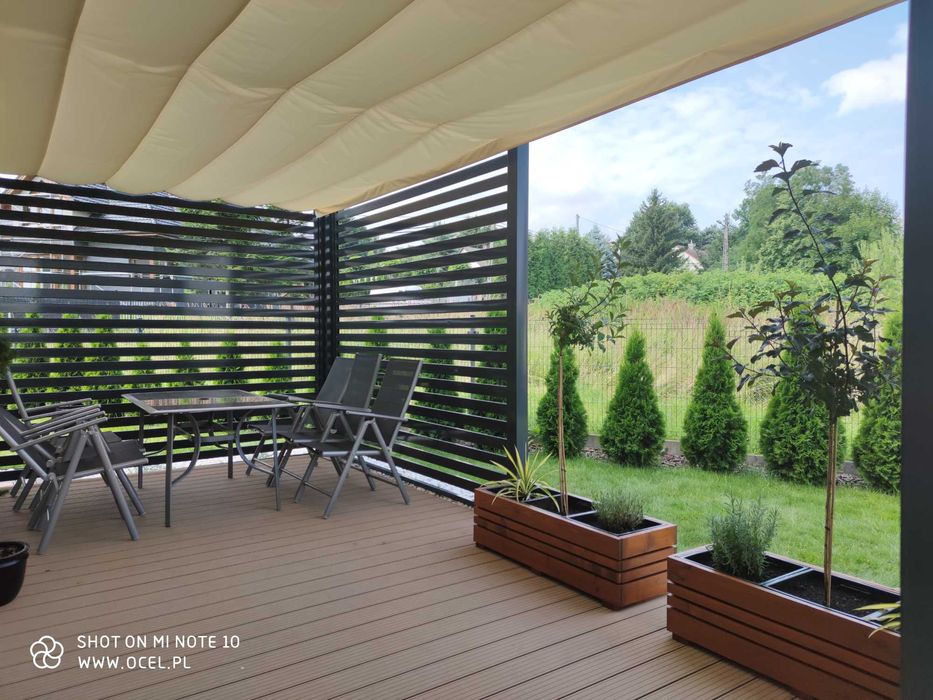 Pergola, zadaszenie tarasu, weranda z roletą na prowadnicach