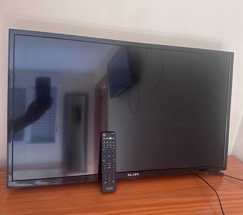 TV Silver 32" 410004 LED Smart TV HD