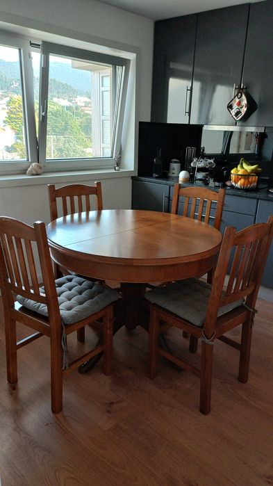 Mesa madeira maciça extensível + cadeiras