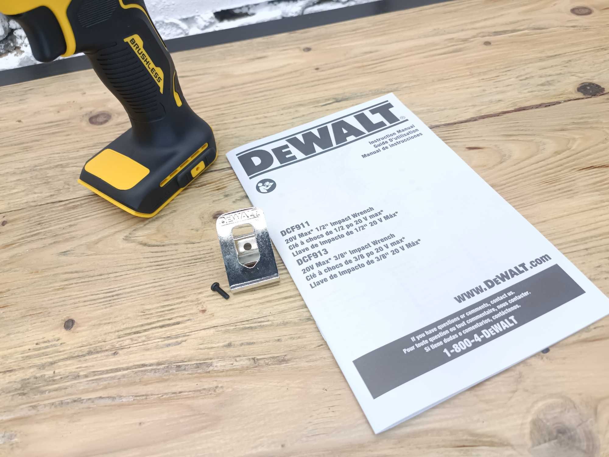 Безщітковий акумуляторний гайковерт DeWALT 20V DCF911 з США