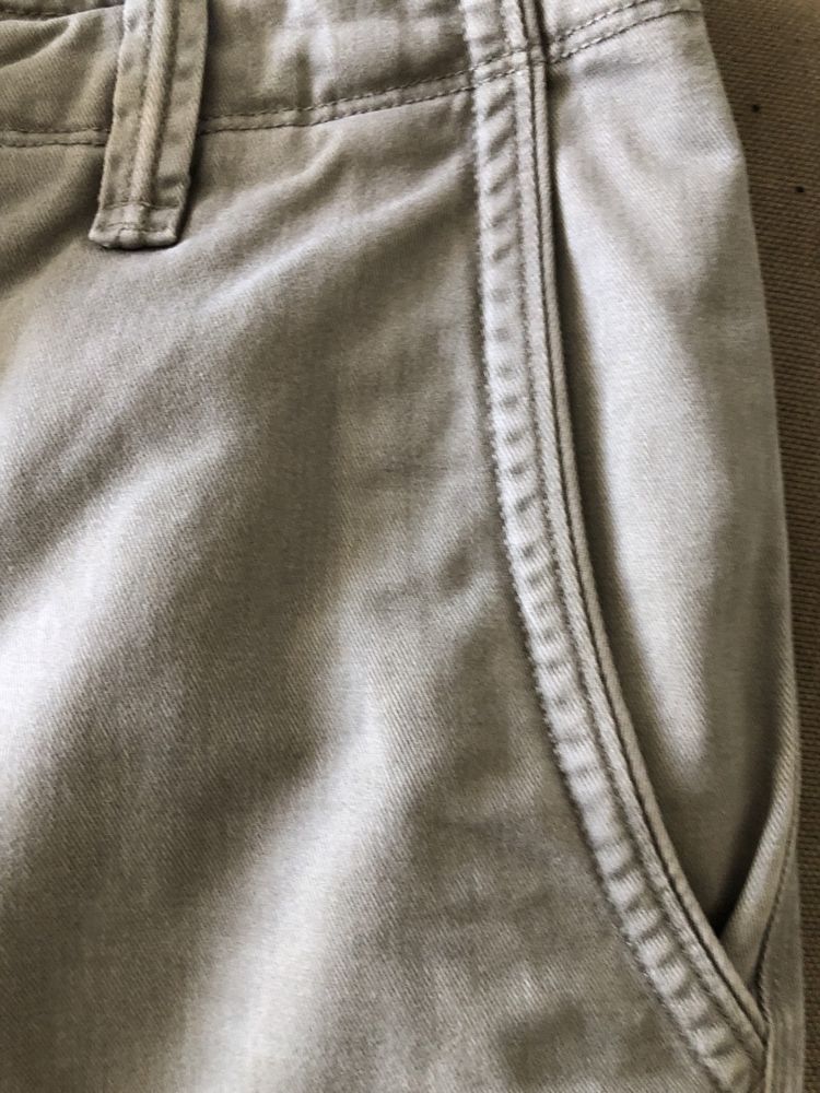 Calcões, com bolsos e atilhos