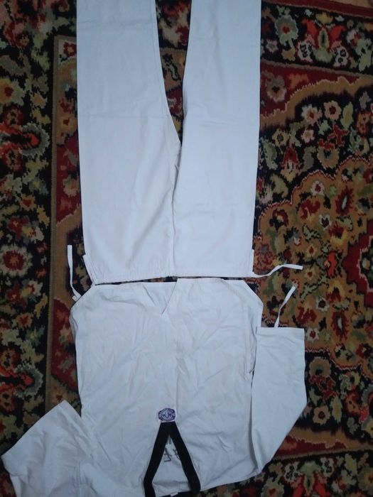 Продам кімоно для єдиноборств.