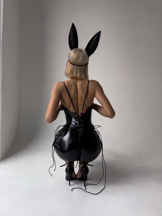 Еротичний латексний комбінезон з маскою