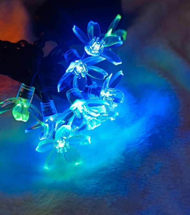 Kwiatkowy łańcuch świetlny LED - 5m 20kolorowych kwiatków