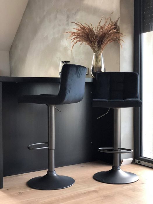 Zestaw dwich Hokerow do wyspy kuchennej.