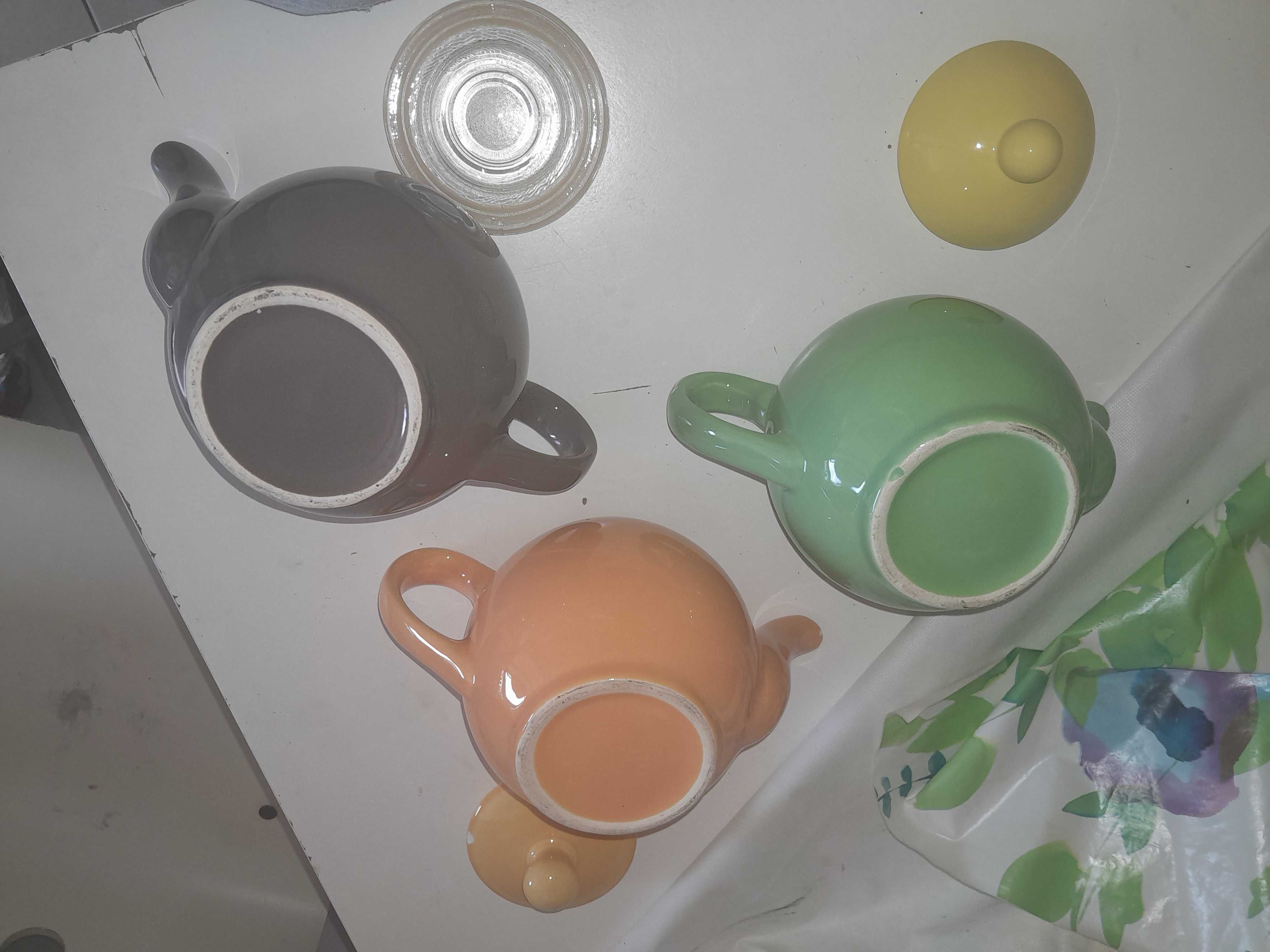 3 Chaleiras de barro