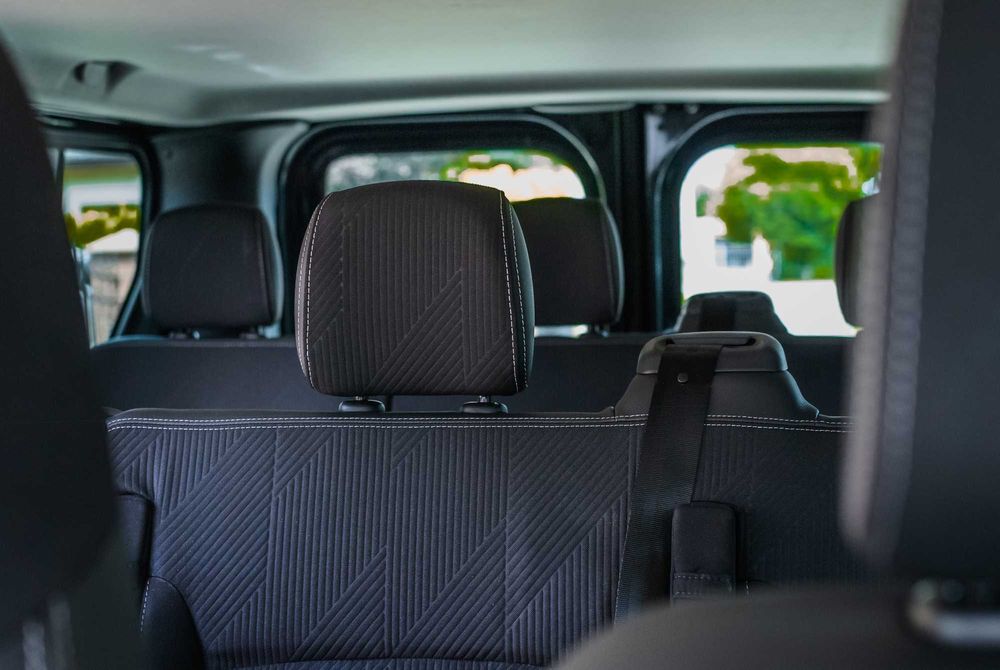 Wynajem busa 9-Osobowy Renault Trafic long Nowy !!!