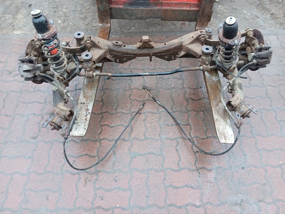 Toyota Avensis t25 zawieszenie tył tylne kompletne belka amortyzator