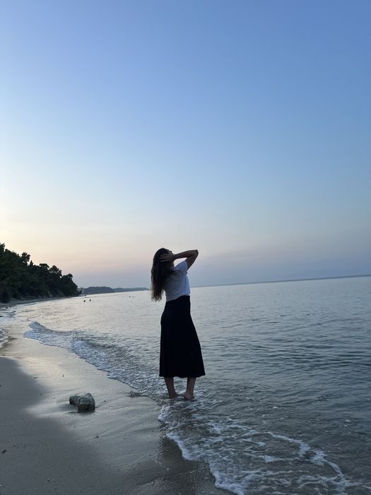 Спідниця чорна атласна