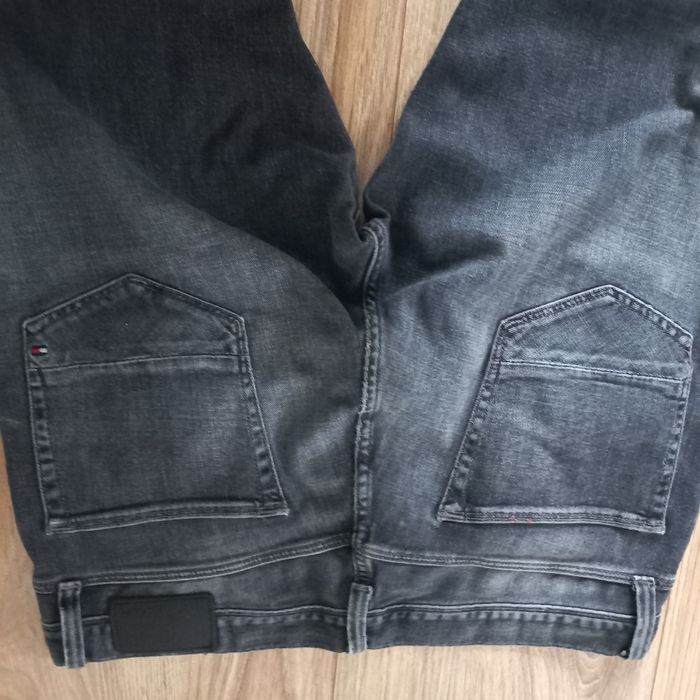 Tommy  Hilfiger- spodnie męskie jeans-33/30-L