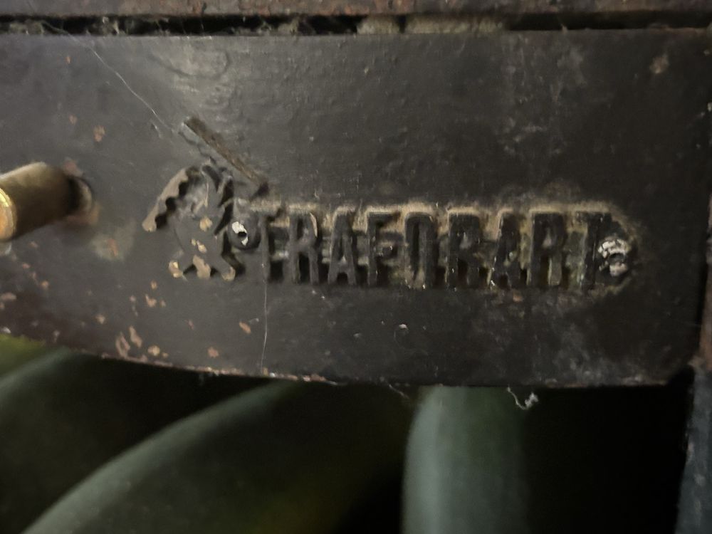 Salamandra com base em granito e proteção lateral em vidro temperado