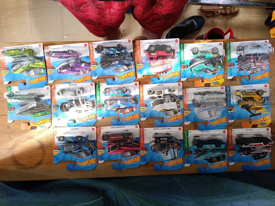 Hotwheels somente venda todos por 20€ selados