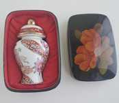 Pequeno Pote de Porcelana em Estojo