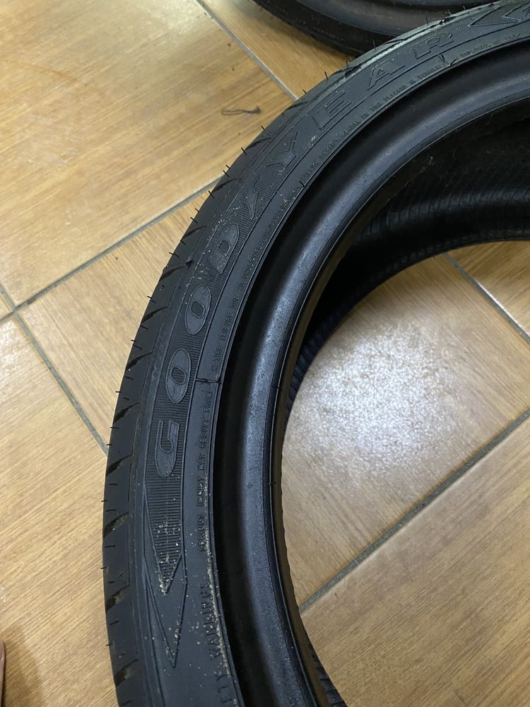 215/40 R17 Good year Eagle F1