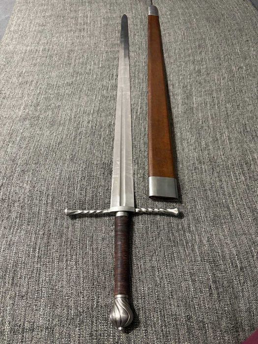 Miecz półtoraręczny, EN45 stal sprężynowa, 48 -50 HRC, battle ready