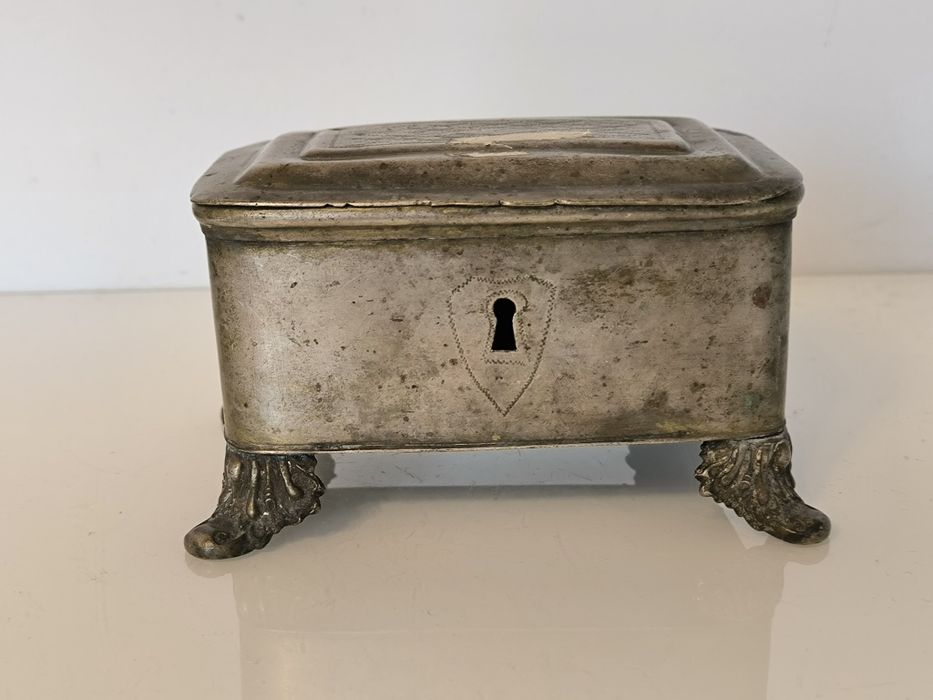 Cukiernica skrzynkowa Nowosielski Warszawa z kluczykiem sygnowana