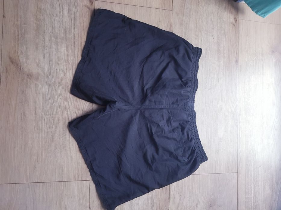 Sportowe spodenki szorty meskie marki Umbro rozmiar 2XL.