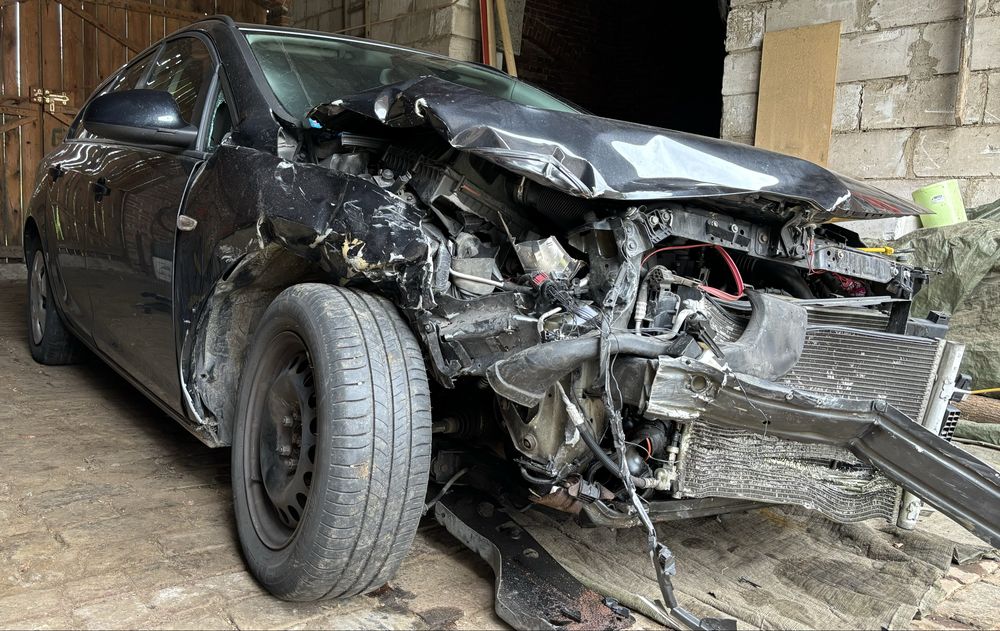 Sprzedam Opla Astra po kolizji