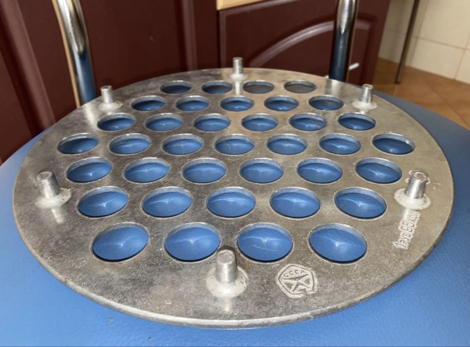 Пельменница СССР со знаком качества шестигранная на 37 шт.