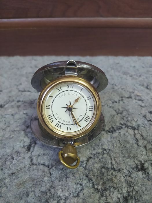 Часы дорожные с будильником.