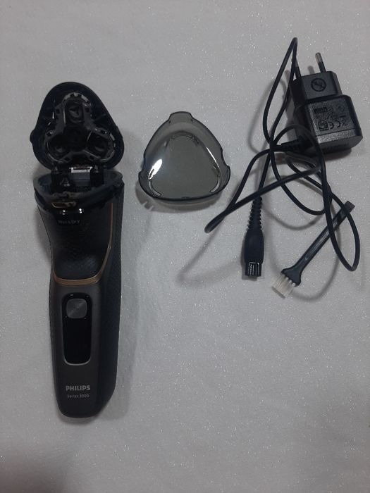 Máquina de barbear Philips com aparador de patilhas
