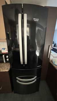 Uszkodzona lodowka  Hotpoint Ariston quadrio