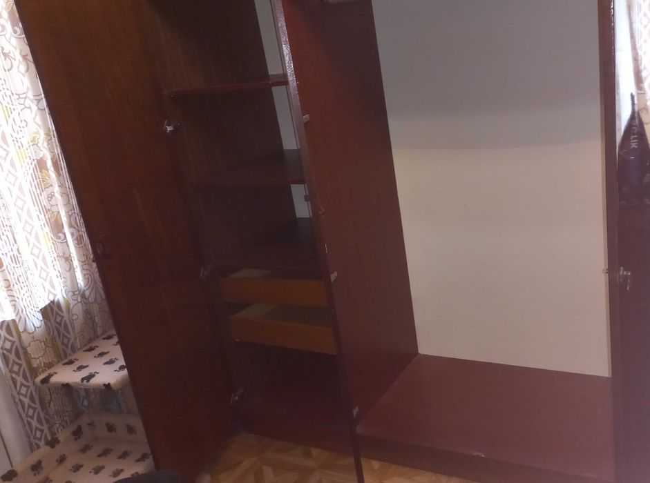 Продам шафу (шкаф)  для одягу на 3 секції (б/в)