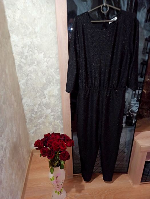 Продам комбінезон,з відкритою спиною