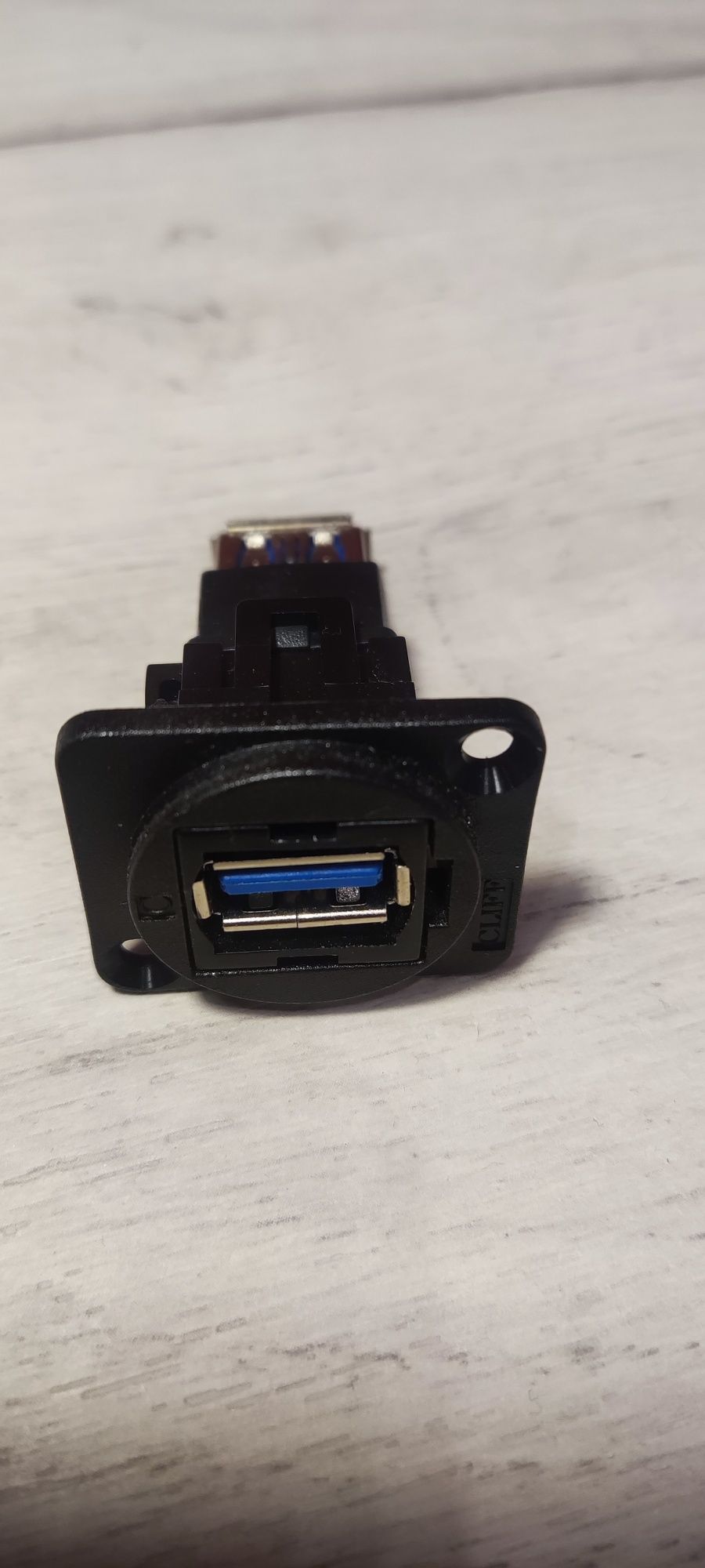 Gniazdo montażowe przelotowe  panelowe USB-A 3.0 + przewód usb