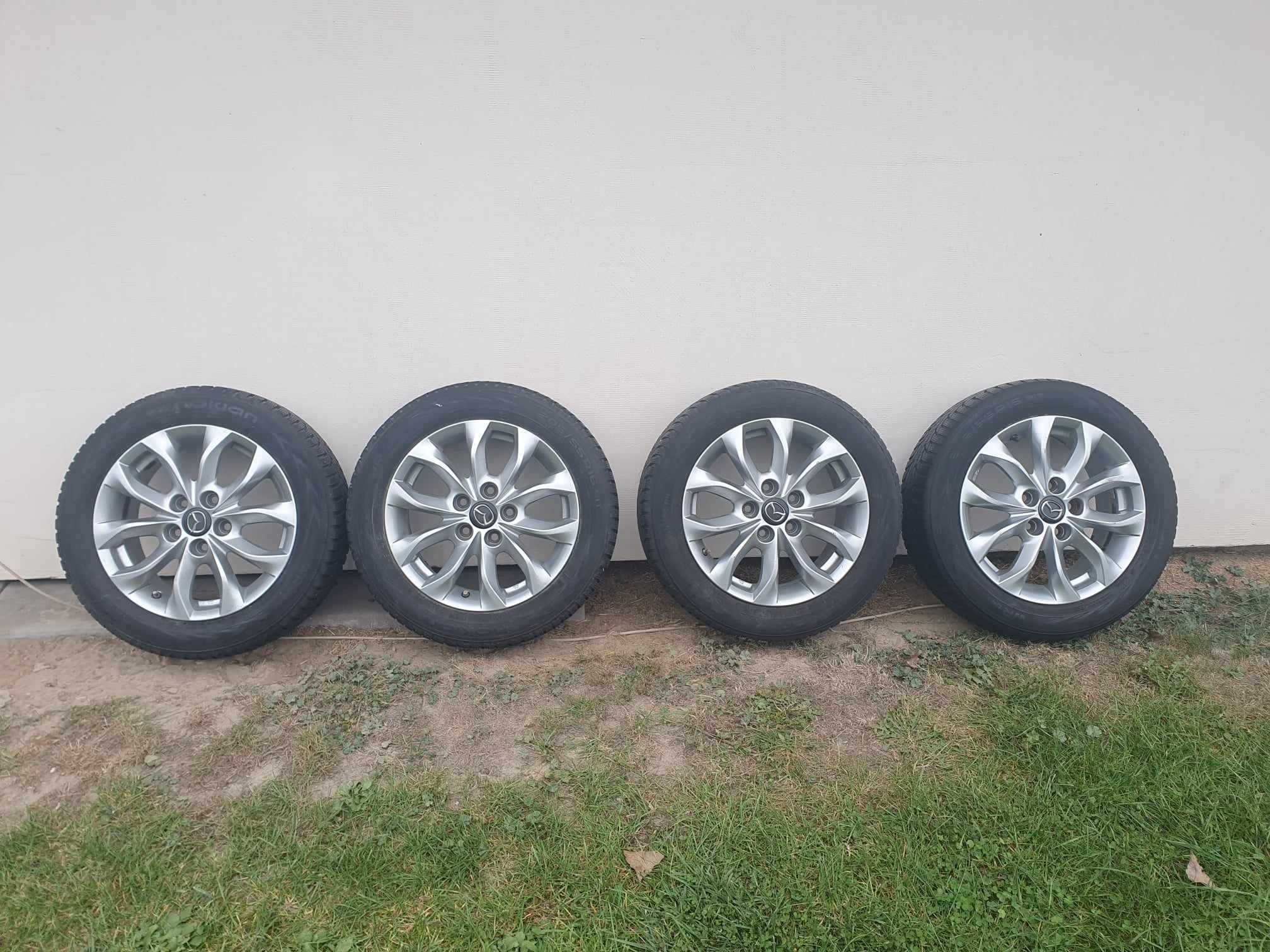 Komplet opon zimowych z felgami Mazda 205/55/R16 NOKIAN WR d4