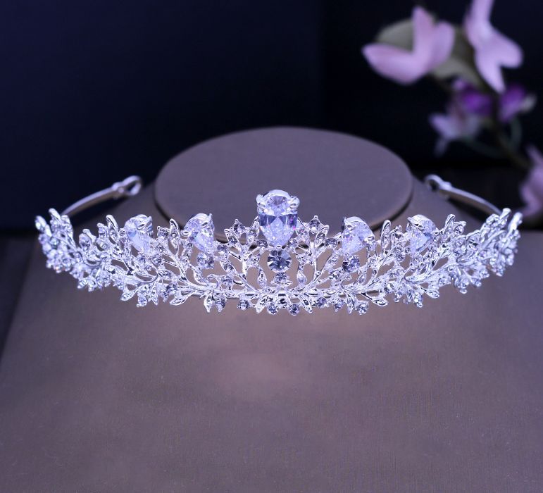 Tiaras e Coroas para Noivas. Varios modelos Acessórios Cabelo.