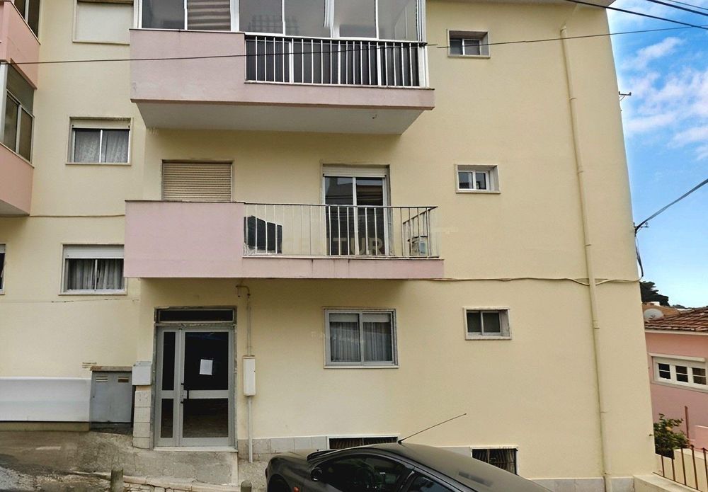 Conjunto de Apartamento e dois Armazens bem localizado