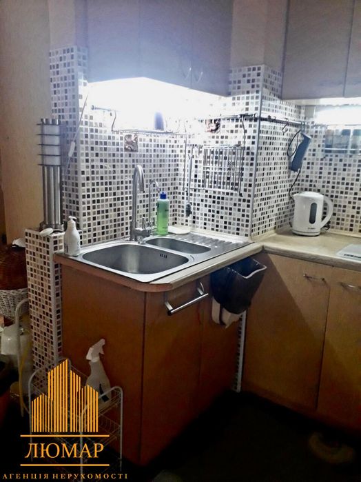 Продам 3-х кім квартиру + приміщення під оренду (25 м.кв.)