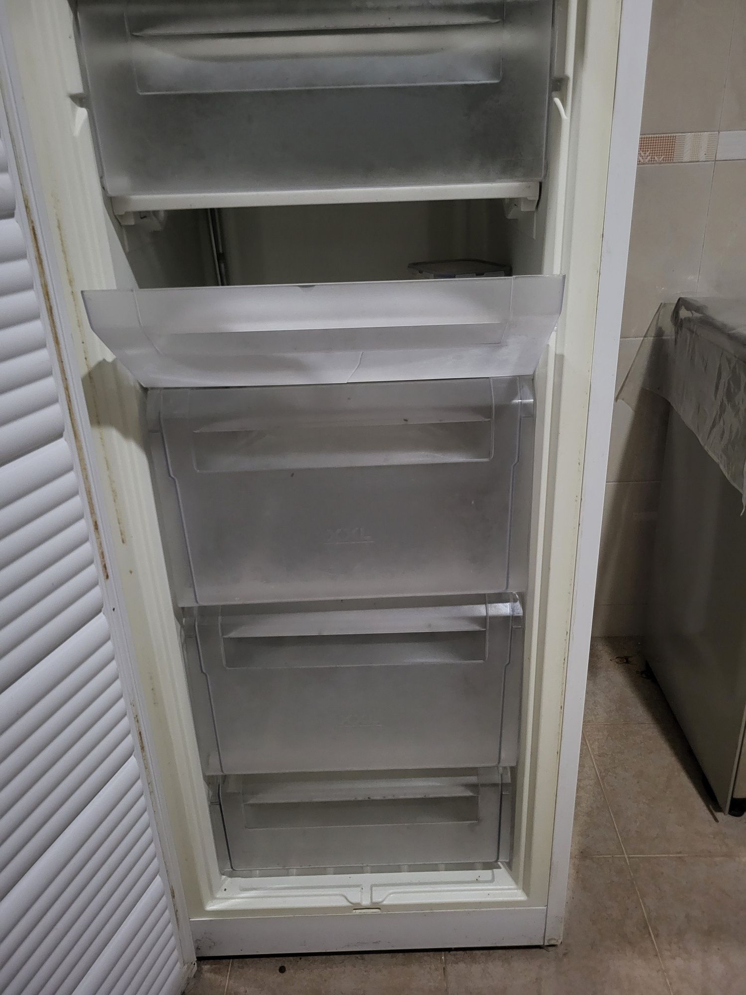 Arca vertical com gavetas Wirlpool