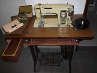Máquina de costura da marca CROSLEY