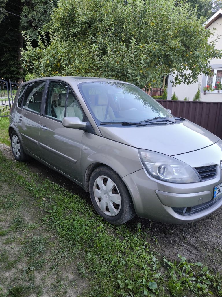 Автомобіль Renault megane scenic
