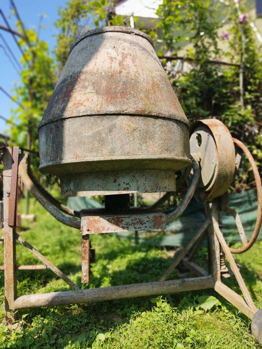 Бетонозмішувач/бетономішалка