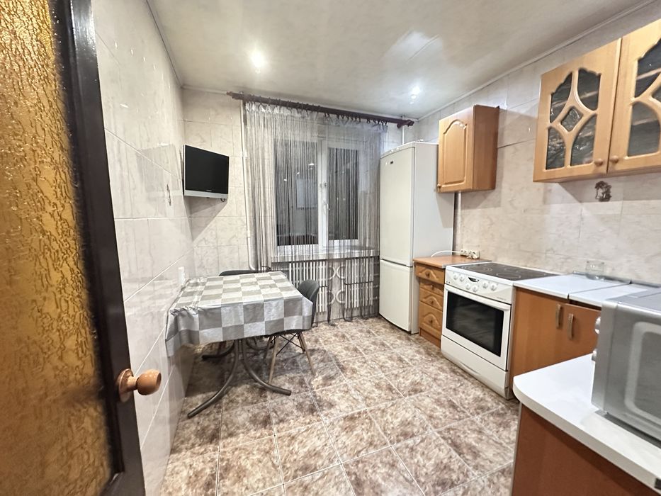 Сдам свою 3х комнатную квартиру метро Спортивная