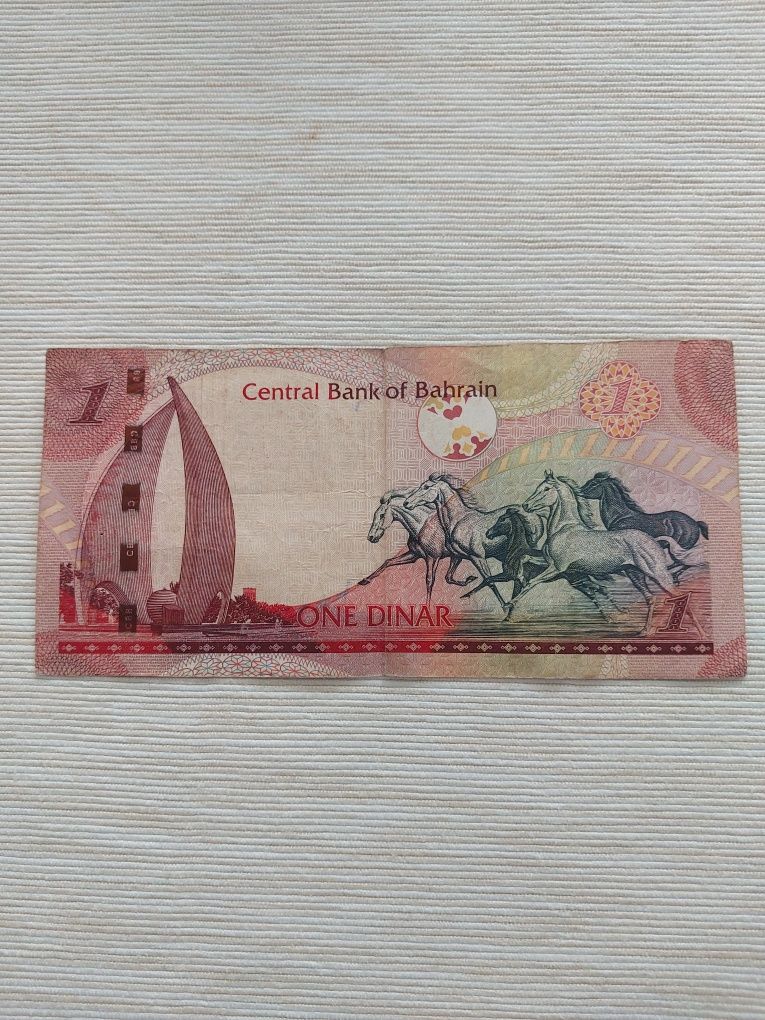 1 Dinar Bahrain.