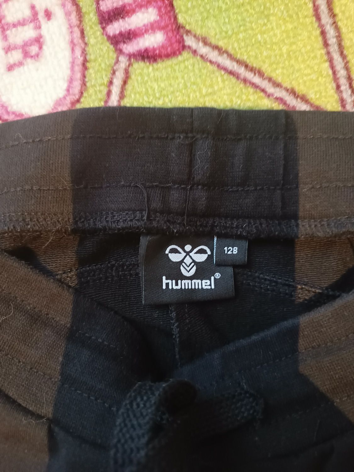 Spodnie dresowe Hummel jak nowe 128