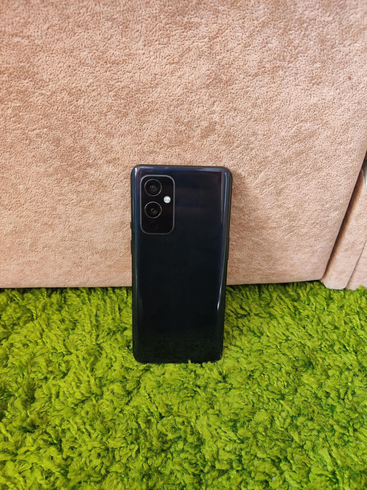 Продам телефон ONEPLUS 9 8/128