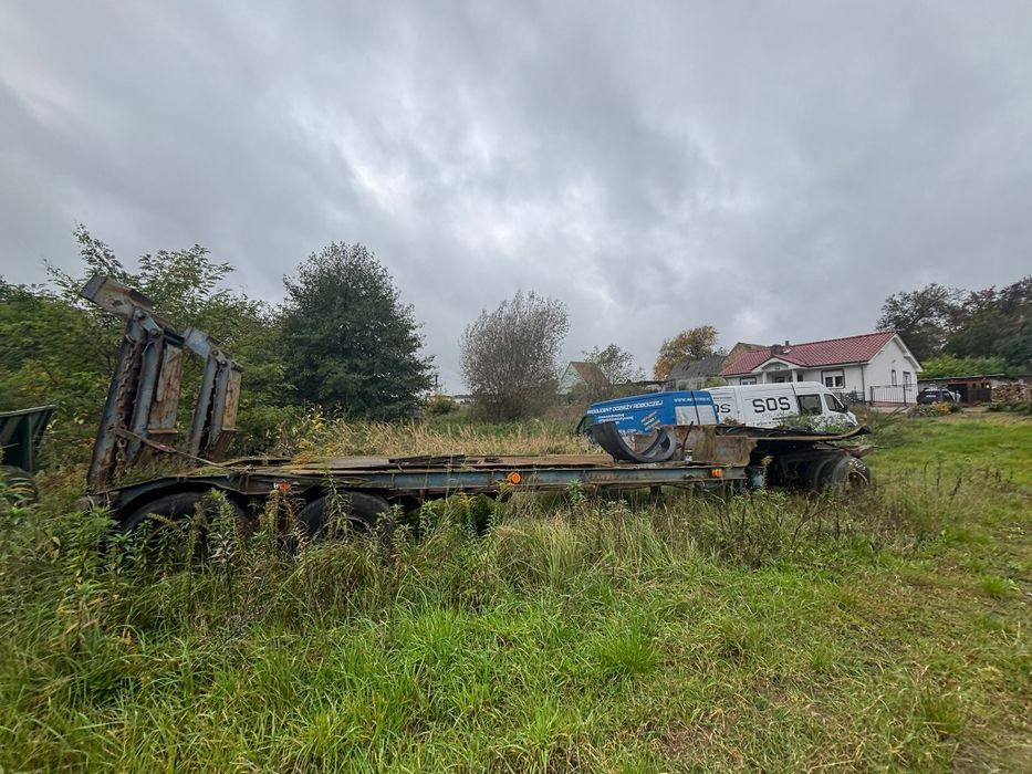 Przyczepa/naczepa niskopodwoziowa