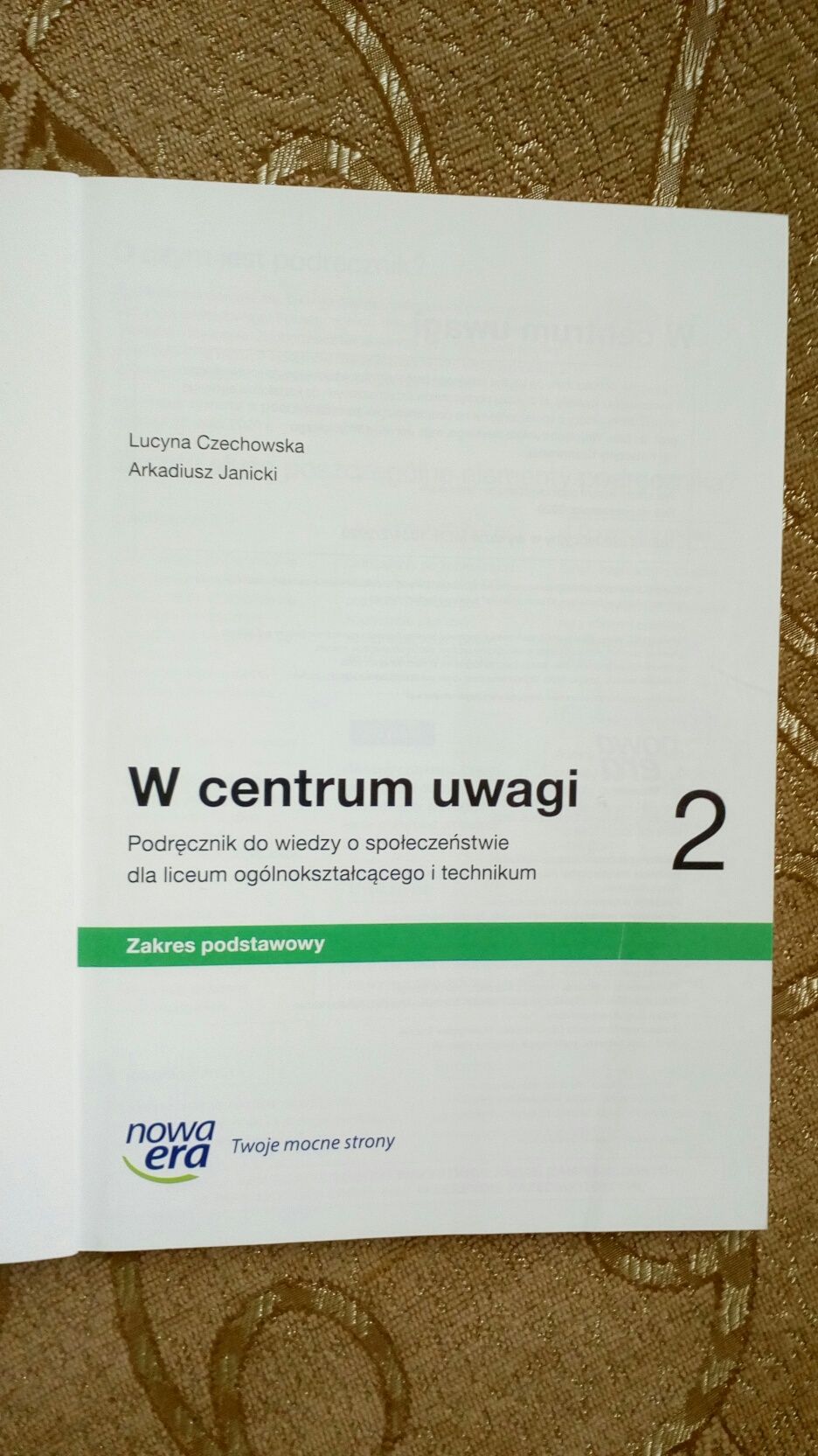 *JAK NOWY* W centrum uwagi 2 podręcznik do WOS dla liceum i technikum