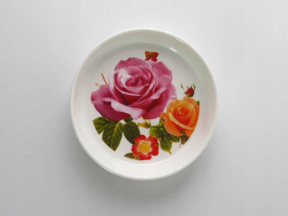 piękna porcelanowa podstawka róża