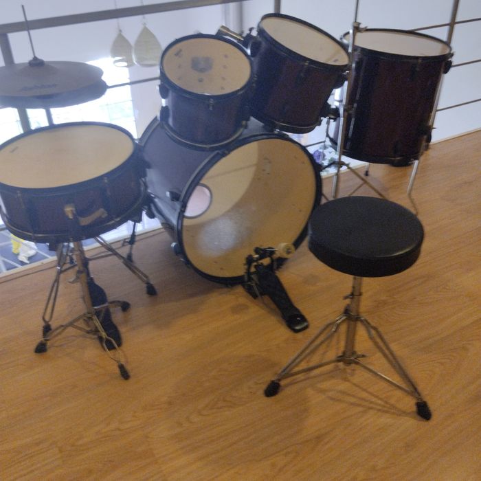 A tua bateria para poder fazer barulho