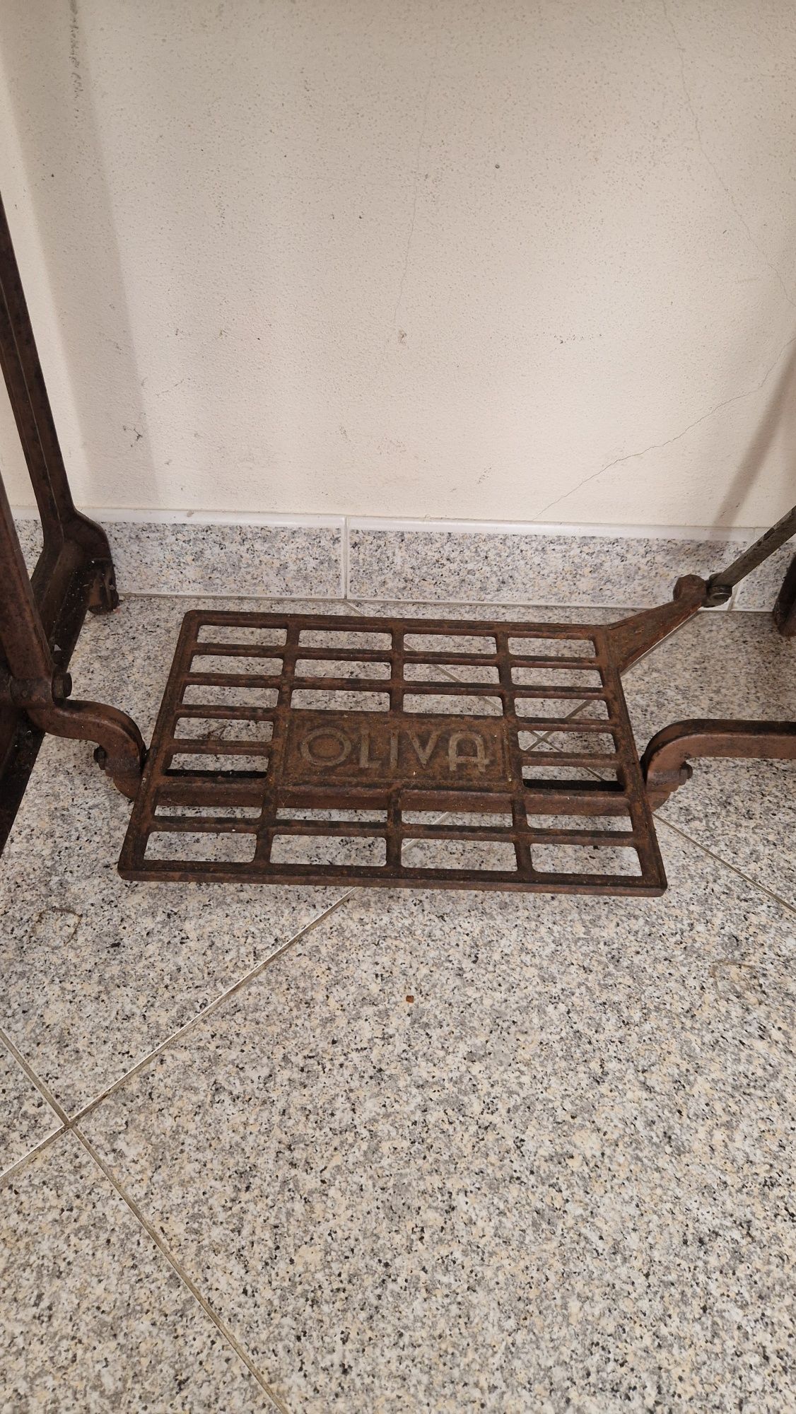 Máquina de Costura Oliva