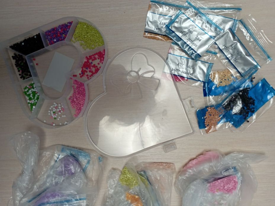 Нові іграшки для дівчат: наклейки Капібара, блокнот, сквіш, органайзер