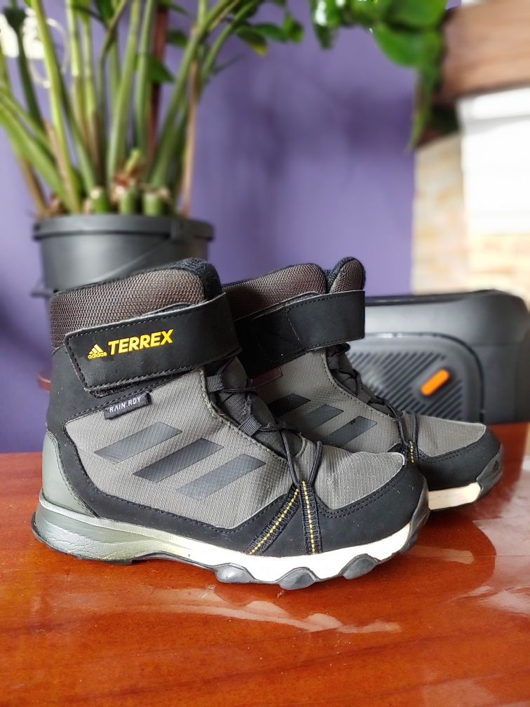 Ботинки adidas terrex.
