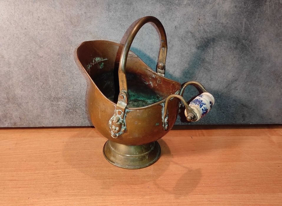 Piękny miedziany dzban węglarka
