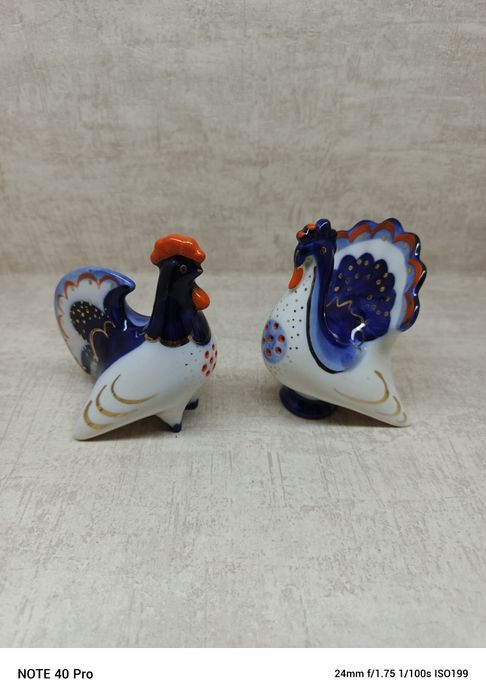Łomonosow, porcelanowe figurki do przyprawiania pieprzu i soli